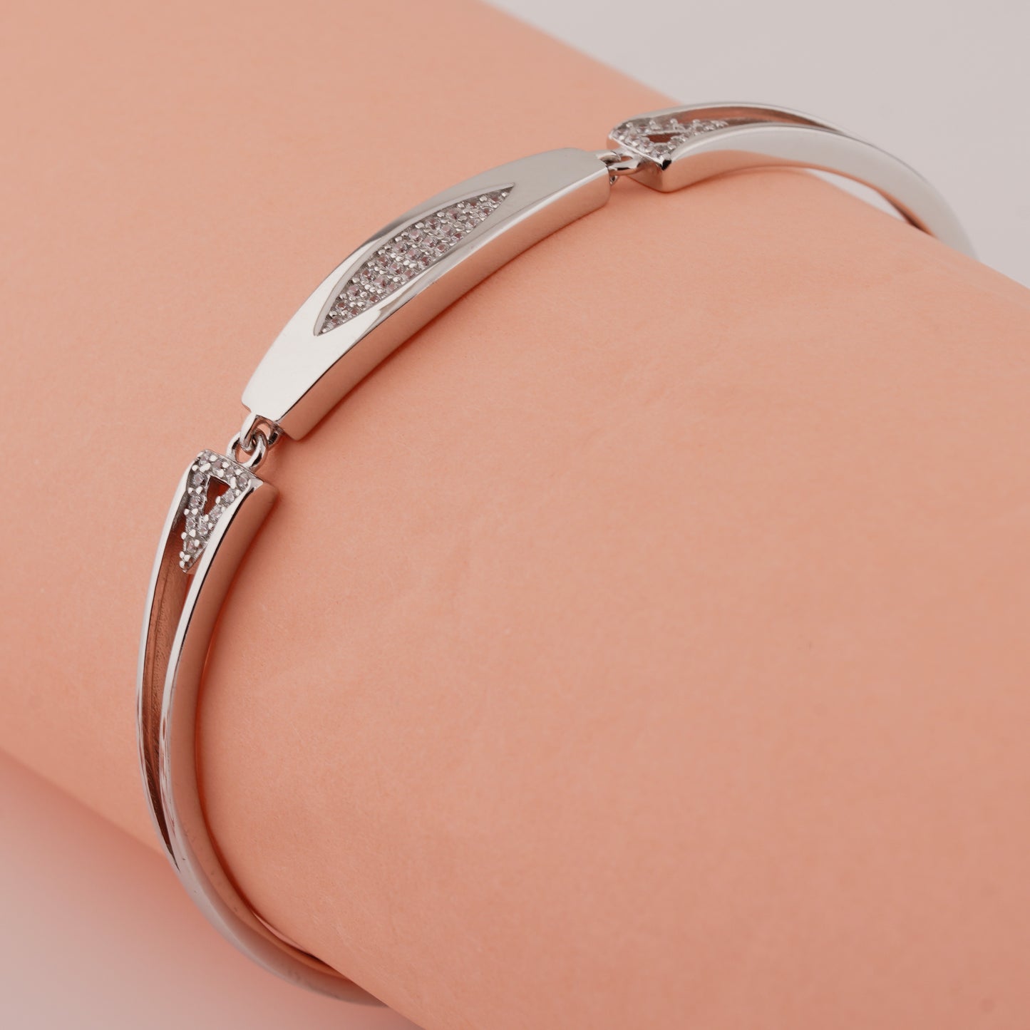 925 Sterling Silver Eye Shape Adjustable Ladies Kada Bracelet