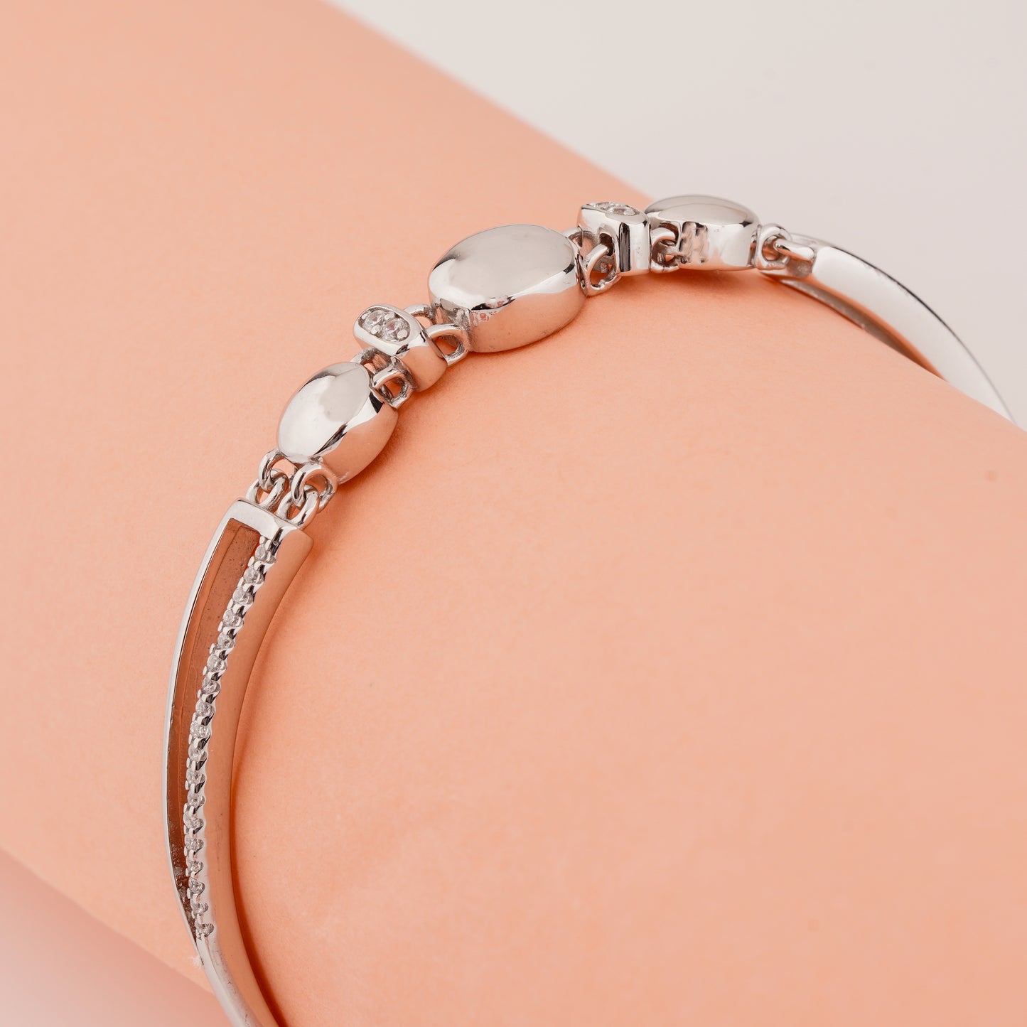 925 Sterling Silver Round Shape Adjustable Ladies Kada Bracelet