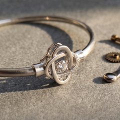 Sparkling Eternal Knot Bangle in 925 Sterling Silver