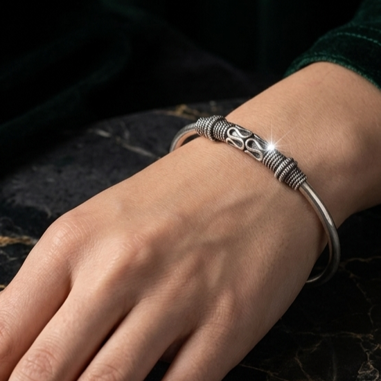 925 Sterling Silver Tribal Oxidized Kada Bangle – Handcrafted Ethnic Infinity Design